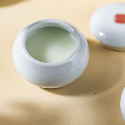 solidperfume-3_e93c1e6d-9d73-43a4-adb9-d6f1f62c7c59-4x