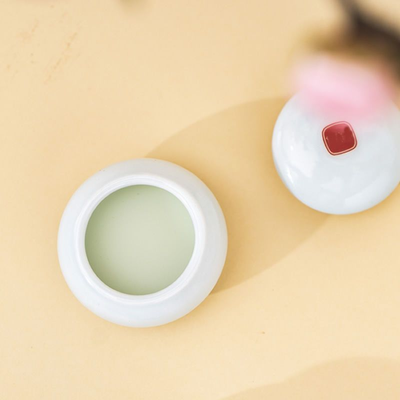 Sandalwood Solid Perfume( long lasting , hydrating , also helps to whiten underarms the benefits of esstenital oils also heals stress.)